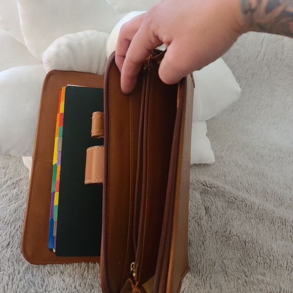 Dooney & Bourke Vintage 1995 Carmel Leather Planner - Picture 4 of 6